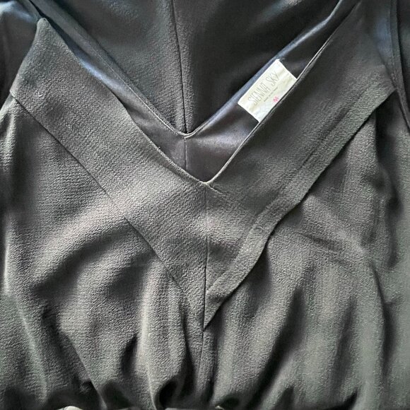 *NWOT* Sienna Sky V-Neck Romper - Picture 2 of 3